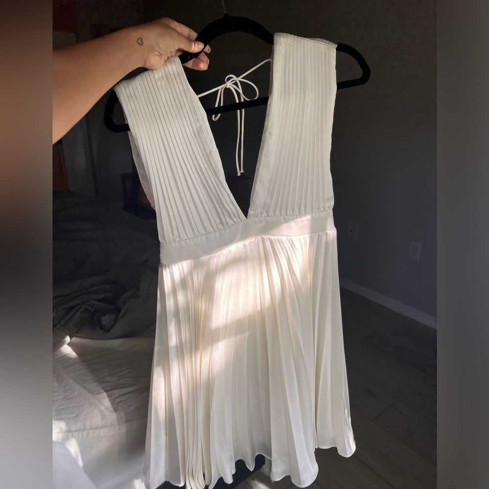 Abercrombie and Fitch satin ivory pleated mini dress size Small